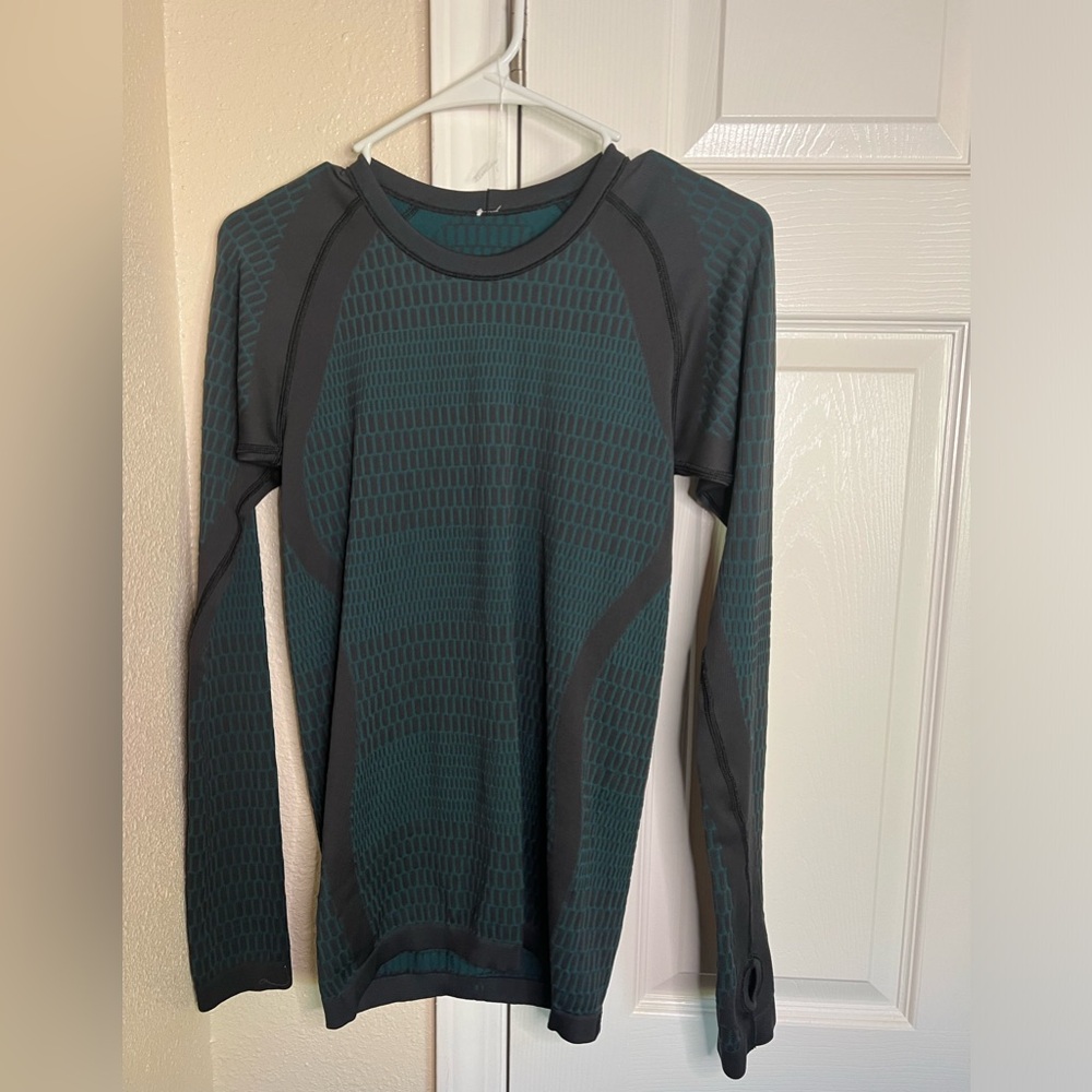 Lululemon long sleeve size 4? PTP 16 swiftly material.